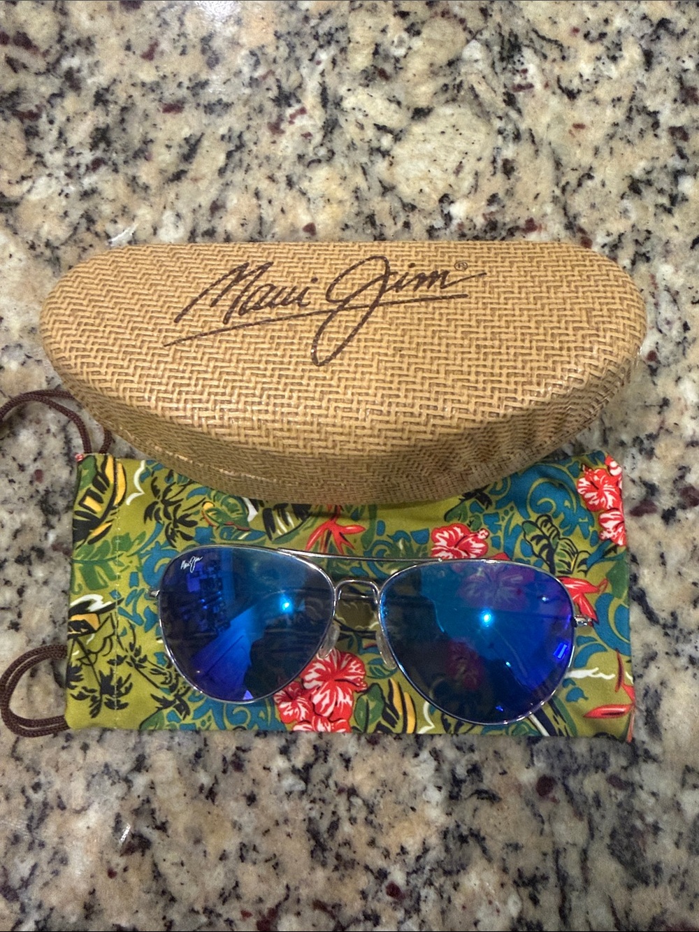 Maui Jim Silver Frame Sunglasses with Blue Mirrored Lenses Maverick - Picture 3 of 14
